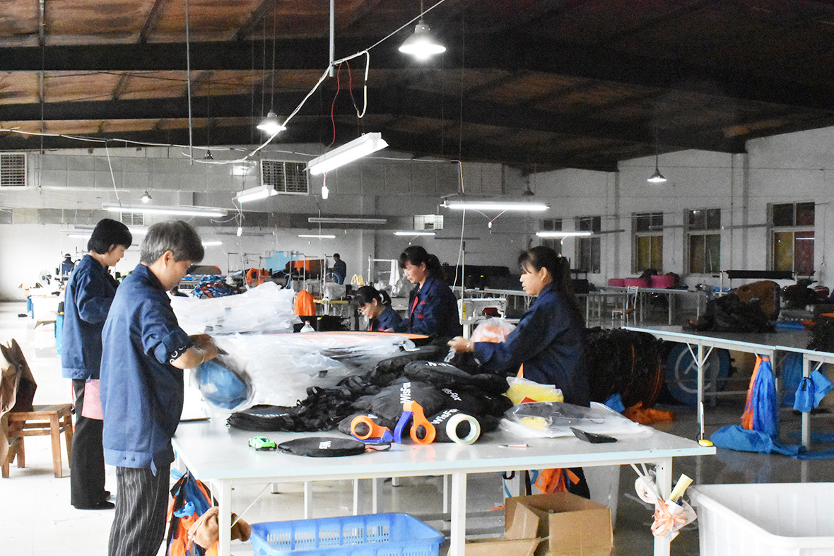 SHAOXING SHANGYU ENZE PHOTOGRAPHIC EQUIPMENT CO.,LTD. कारखाना उत्पादन लाइन